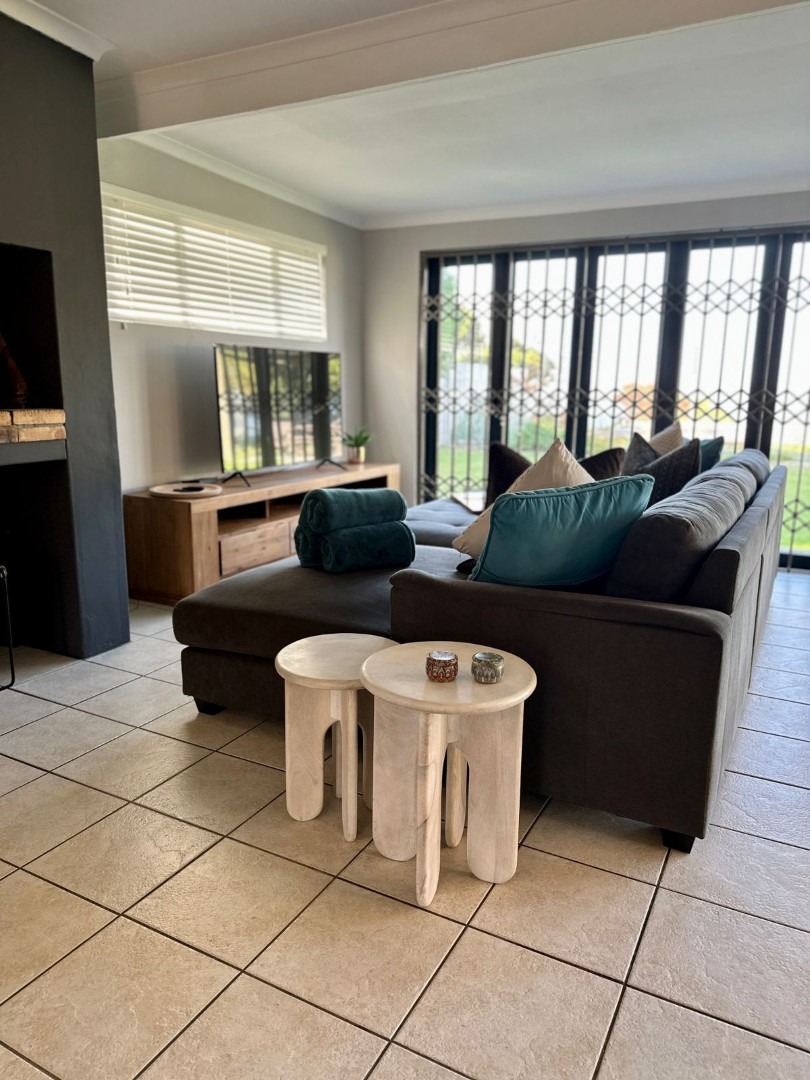 4 Bedroom Property for Sale in Sandbaai Western Cape